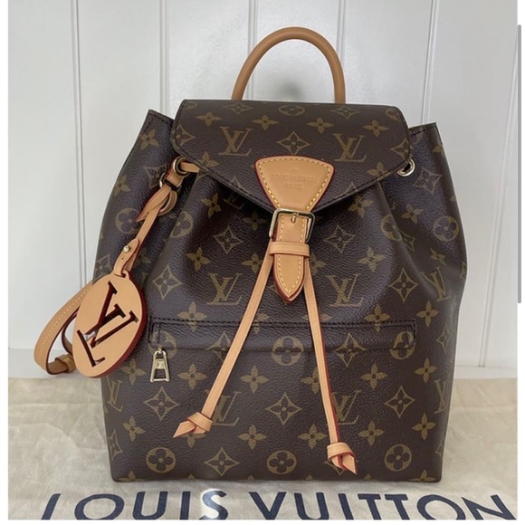 Like new LV Montsouris PM - Picture 1 of 3